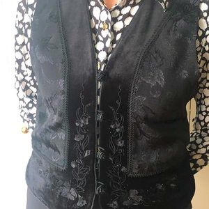 Black vest with velour